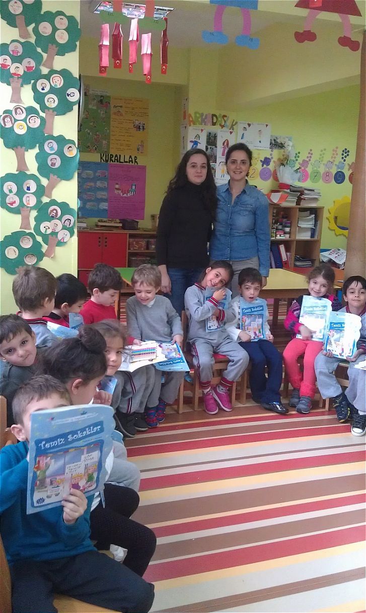 Tırtıllar sınıfı öğrencilerimizden Tuna Yahya’nın ailesi,veli katılımı etkinliği için sınıfımızdaydı.