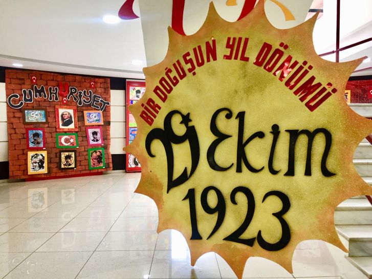 Görsel Sanatlar Bölümü Bir Doğuşun Yıldönümü Konulu Resim Sergisi
