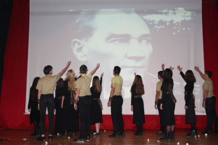 10 Kasım'da Ulu Önder Atatürk'ü Sevgi Ve Özlemle Andık
