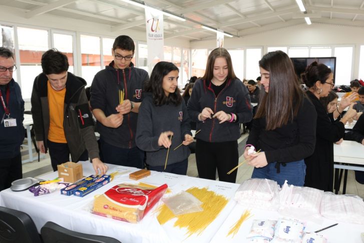 ÖZEL UĞUR ANADOLU LİSESİNDE GENÇ MÜHENDİSLERLERİN TEMELLERİNİ ATIYORUZ