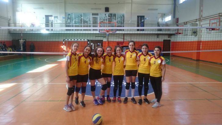 Küçük Kız Voleybol Takımımız Bir Üst Turda