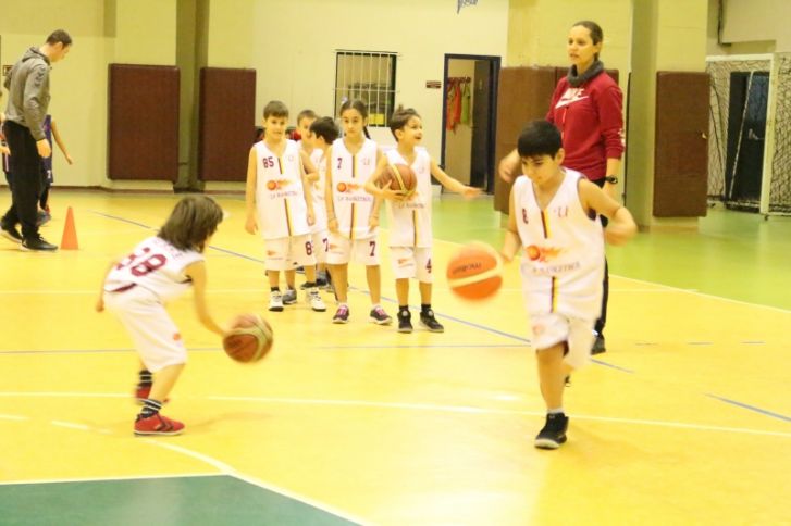 Uğurlu Minikler Basketbol Karşılaşmasında