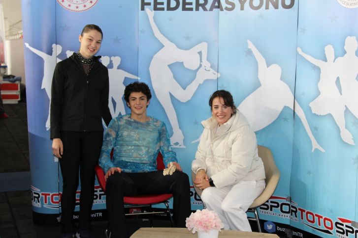 Türkiye Buz Pateni Şampiyonasında Birinci Uğur Anadolu Lisesinden